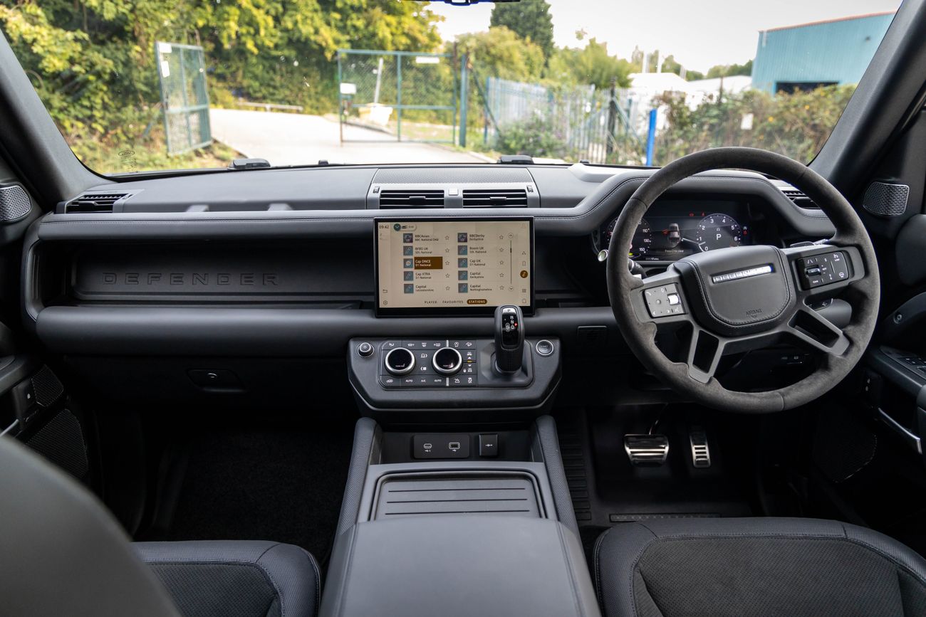 Land Rover Defender 110 DEFENDER V8 RHD