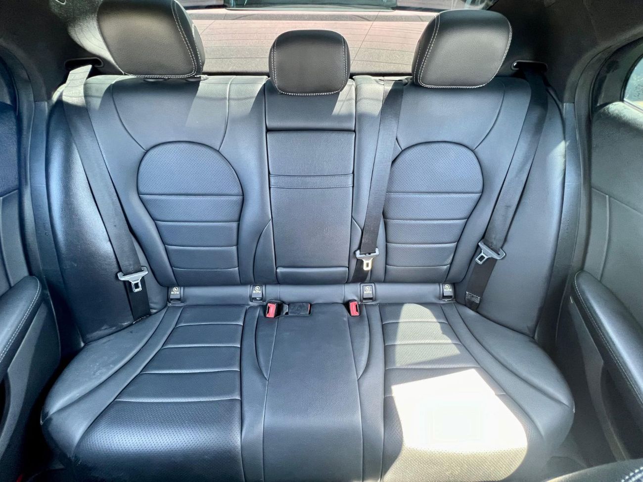 Mercedes-Benz C 300 AMG Pack 2.0L warranty one year bank financie available