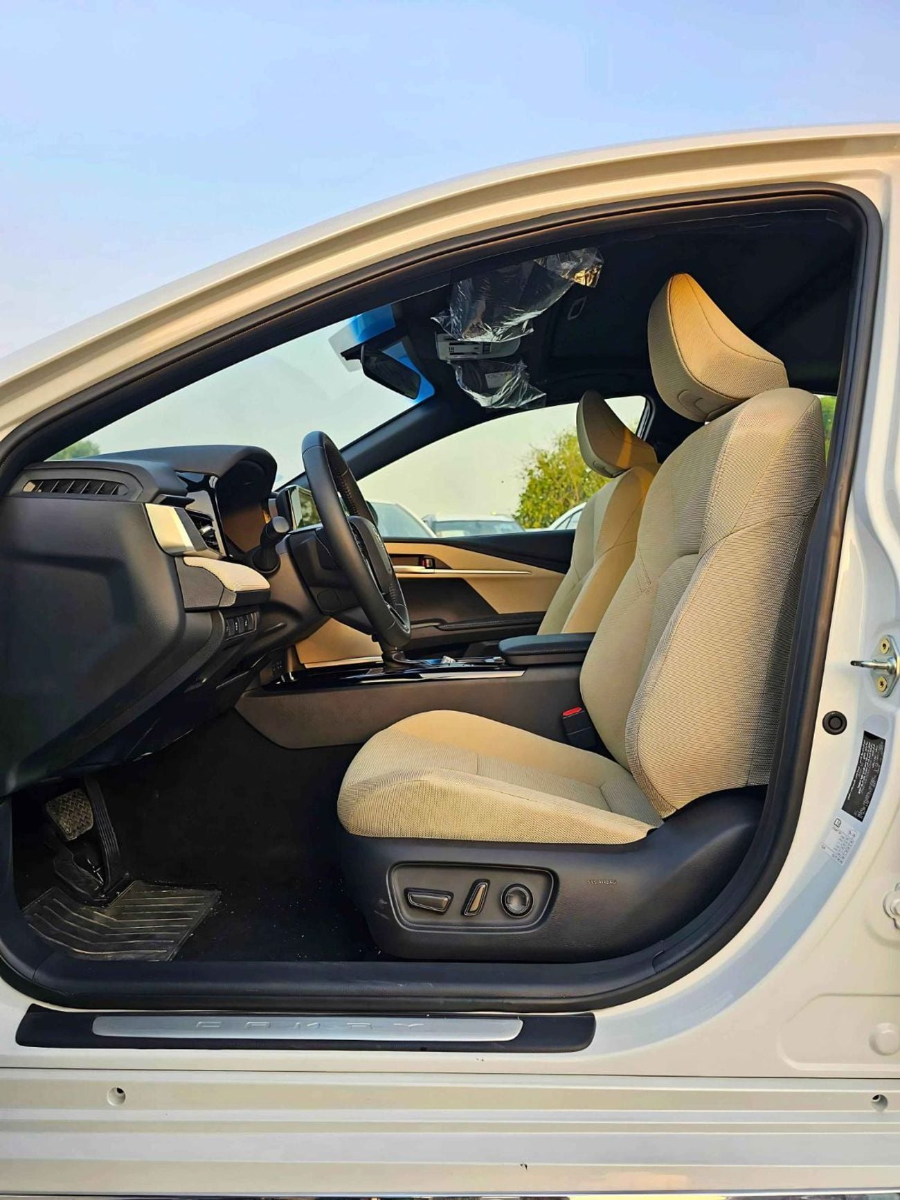 تويوتا كامري LE / 2.5L V4 PETROL / PUSH START / DVD CAMERA / SUNROOF (CODE # CPTLE)