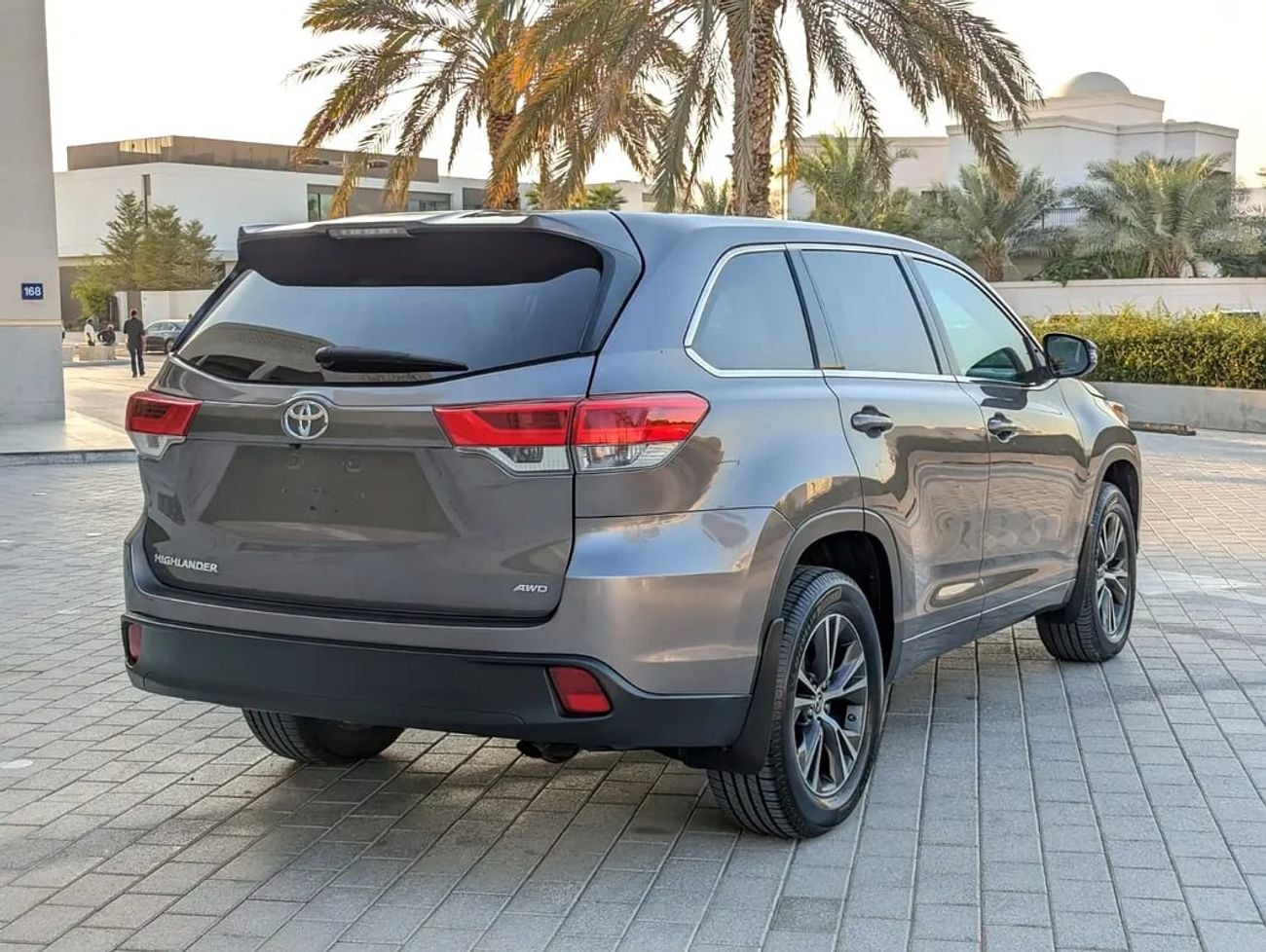 تويوتا هايلاندر Le Plus 3.5L V6- Rear Camera - 7 Seater