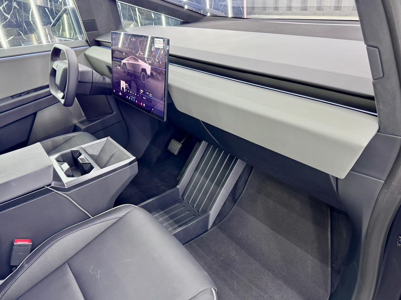 تسلا سايبرتراك Tesla Cybertruck All wheel drive,GCC,600Hp,Excellent,Low kms