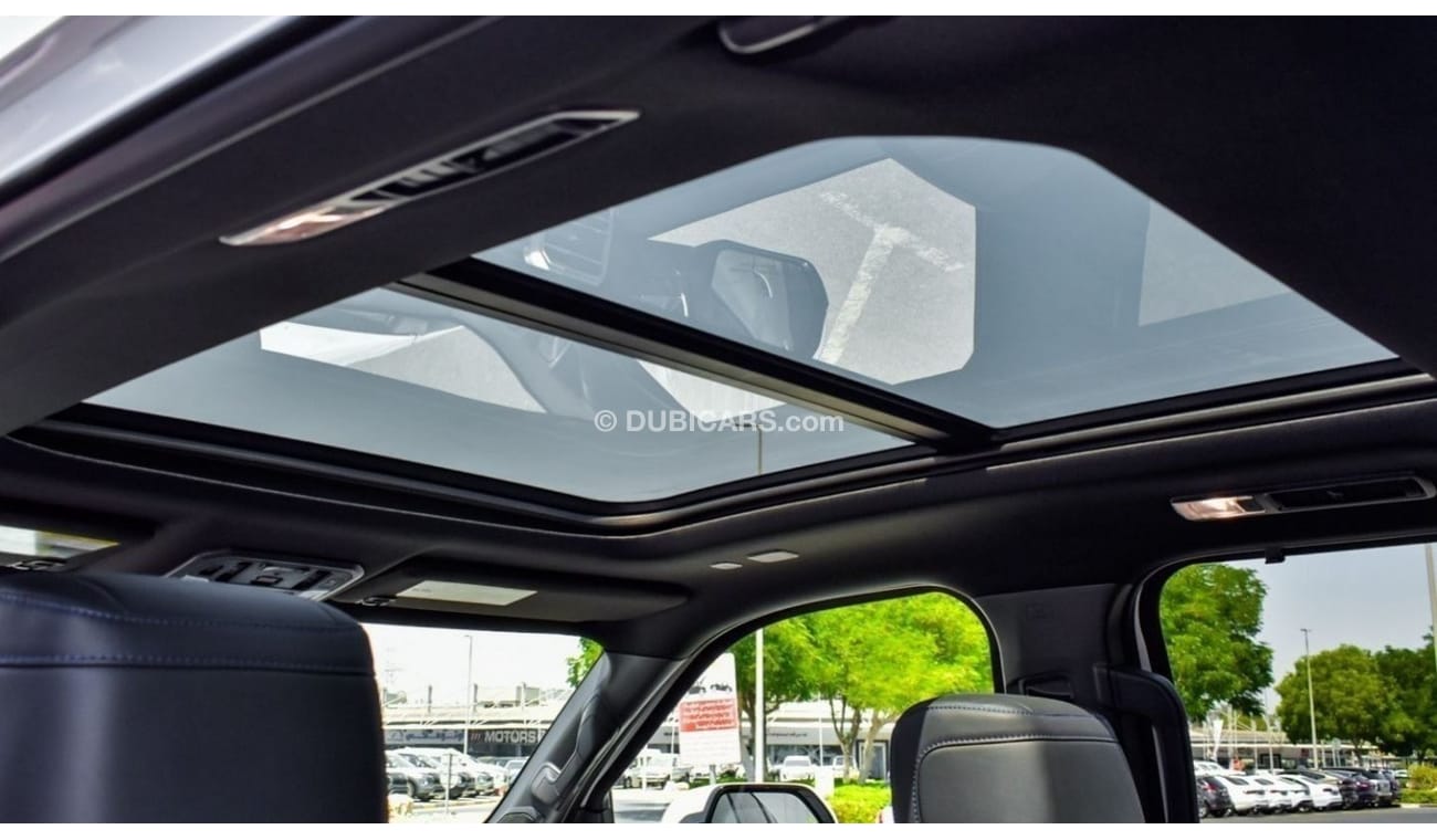 Toyota Sequoia Platinum AWD Hybrid/Pano-Roof. Local Registration +10%