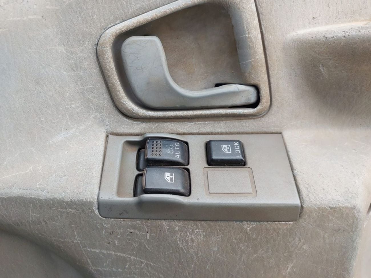 Mitsubishi Fighter (RAMADAN OFFER) MITSIBISHI FIGHTER MIGNON TRUCK RHD 1995 MODEL 8.2 L DIESEL MANUAL(PM01085)