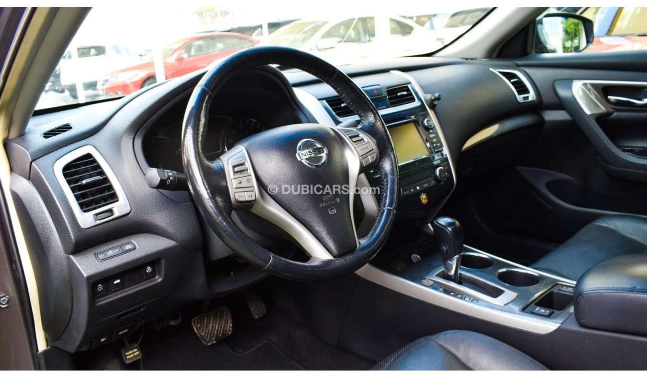 Used Nissan Altima 2013 model, number one, leather slot, cruise control, alloy wheels, sensors