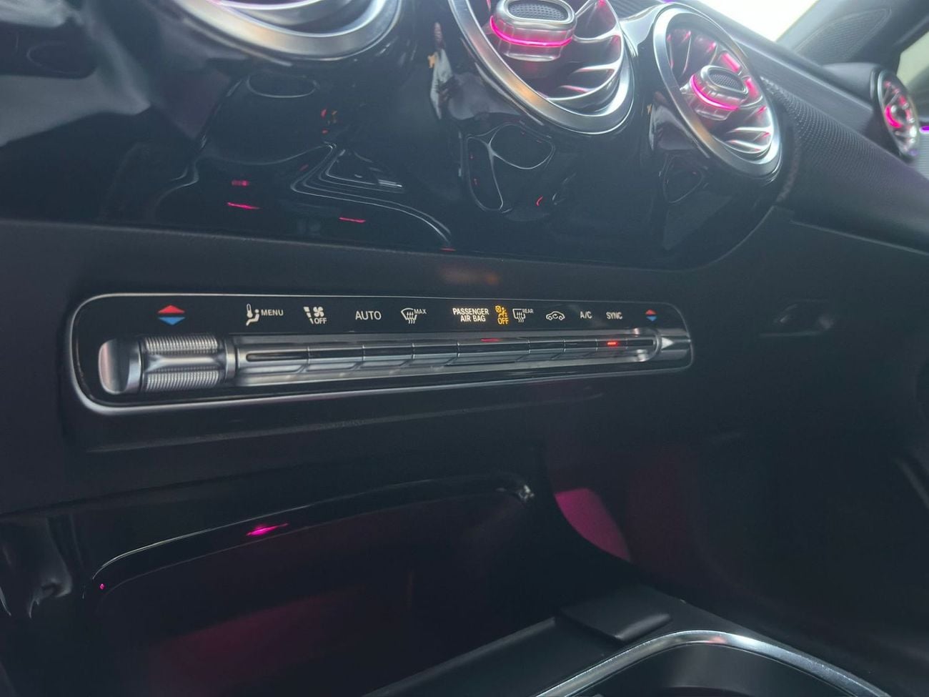 Mercedes-Benz A 220 2.0L 4-cylinder turbo (188 hp)