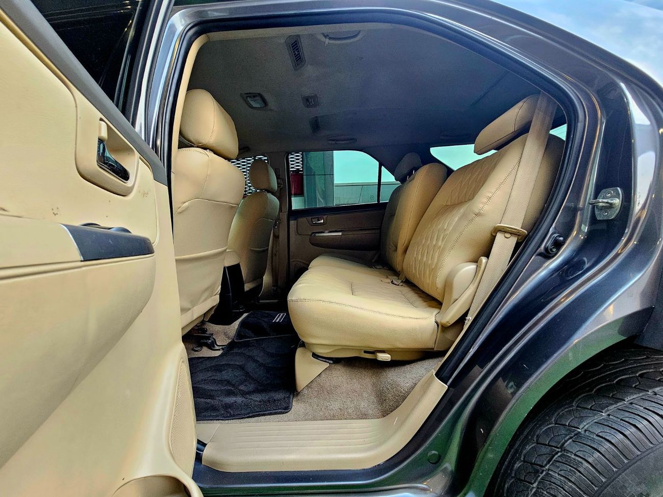 Toyota Fortuner EXR/ V4 2.7L 4WD/ LEATHER DVD/ LOW MILEAGE