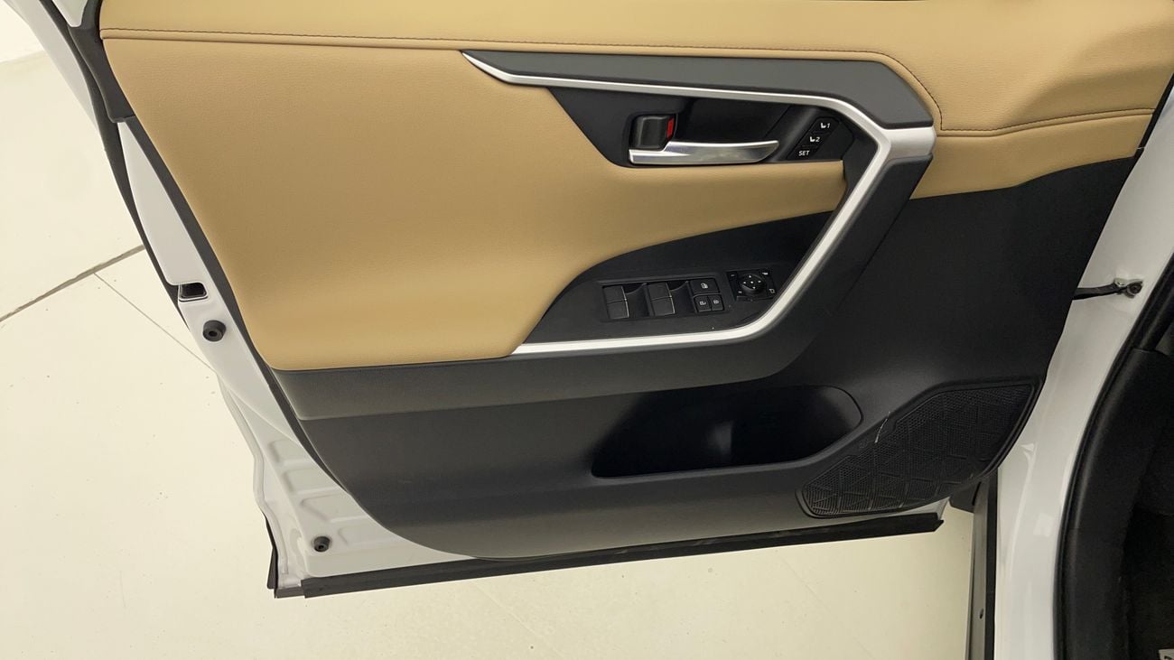 تويوتا راف ٤ VXR HEV 2.5 | بدون دفعة مقدمة | اختبار القيادة في المنزل