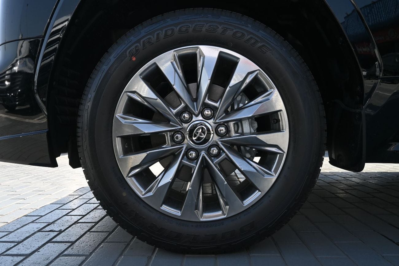 Toyota Land Cruiser VXR 3.5L TwinTurbo V6, 4WD Black inside Black