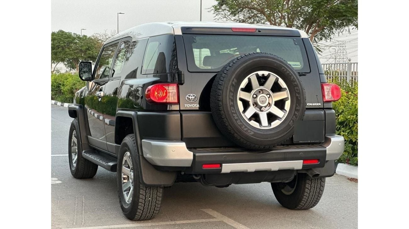 Toyota FJ Cruiser Toyota FJ cruiser 2023 KM 15000 GCC SPECS NO ACCIDENT OR PAINT WARRANTY + SERVICE FROM AGENCY
