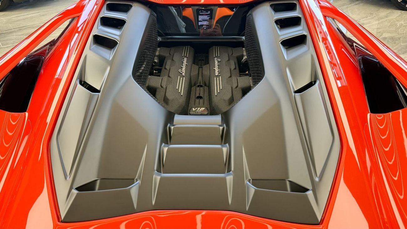 Lamborghini Revuelto Lamborghini Revuelto 2026 - Hybrid Powertrain (First-Ever)