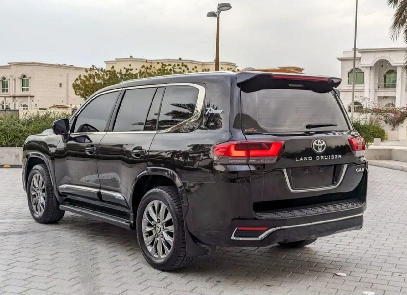 تويوتا لاند كروزر Toyota landcruise 2015Model Modified 2024Model GXR 4.0L Engine Colour Black Transmission Automatic I