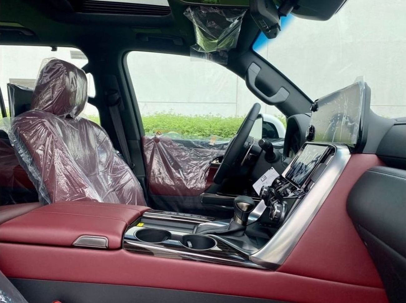 Lexus LX 600 SIGNATURE EDITION, AUTOMATIC TRANSMISSION, RADAR, WIRELESS CHARGER,BRAND NEW, MODEL2025