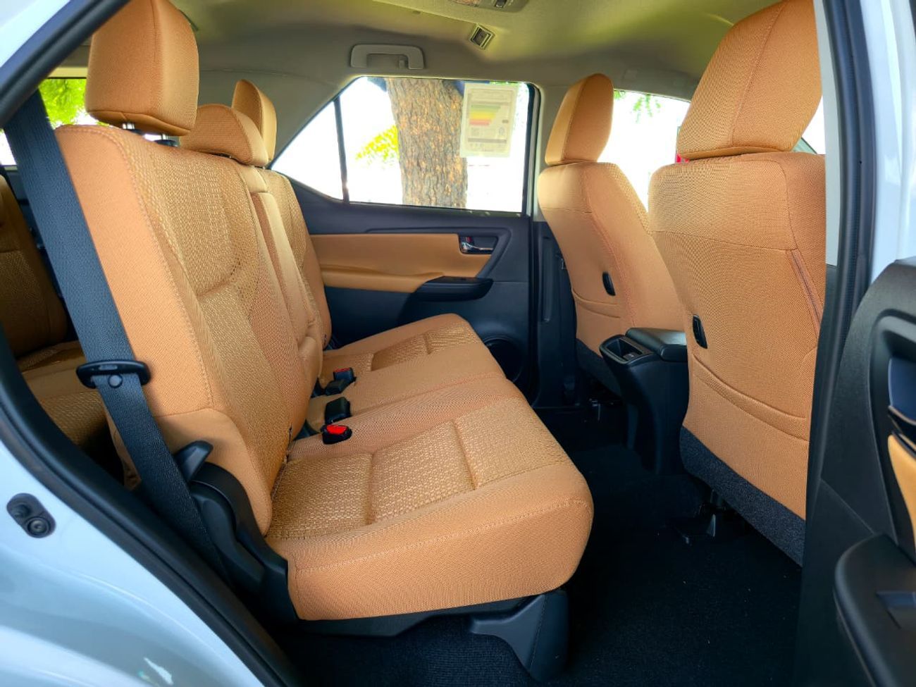 Toyota Fortuner TOYOTA FORTUNER PETROL 2.7 - MANUAL A.C - ALLOY WHEELS - 2025 MODEL - WHITE INSIDE BROWN - GCC SPECS
