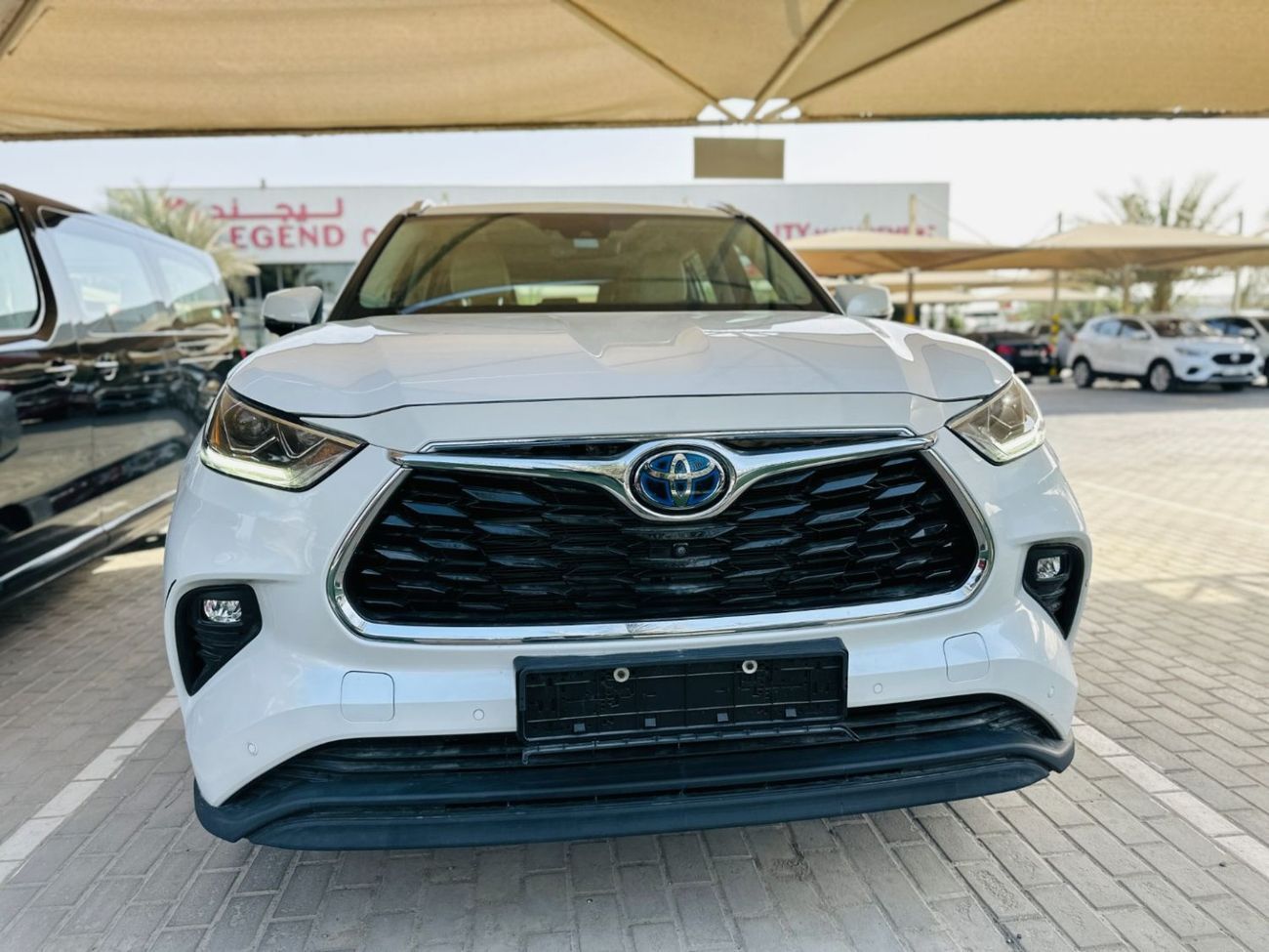 تويوتا هايلاندر 2023 Toyota Highlander VXR - White inside Beige
