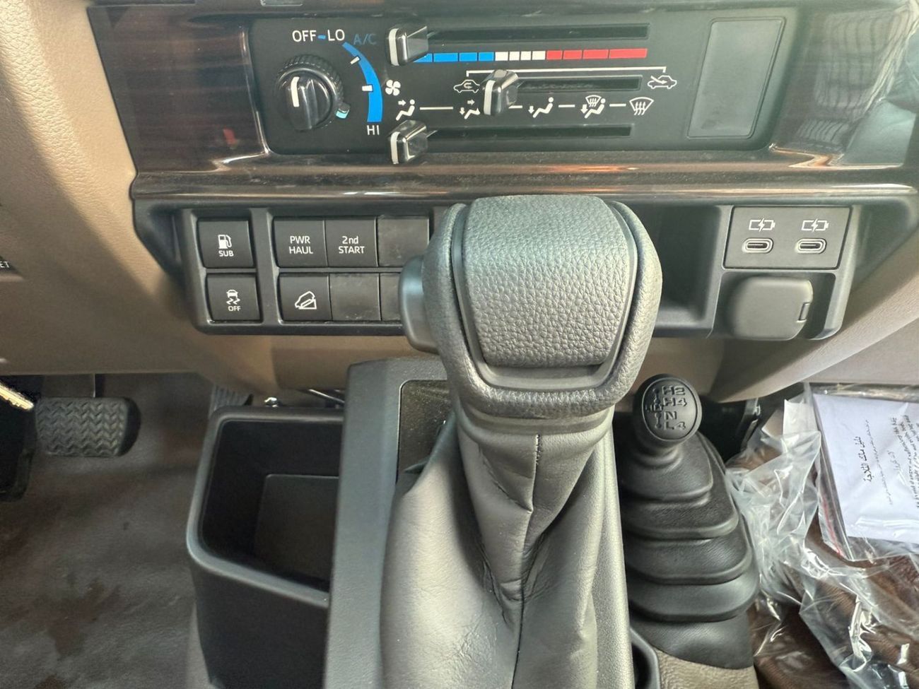 تويوتا لاند كروزر بيك آب TOYOTA LC79 PICKUP S/C 2.8L DIESEL A/T FULL OPTION 2025 MODEL