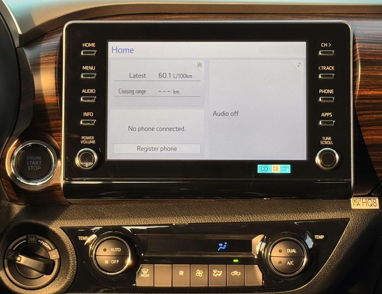 تويوتا هيلوكس SR5 / 2.7L V4 / M/T /  DVD + CAM / 4X4 / WOOD TRIM / FULL OPTION (CODE # 69026)