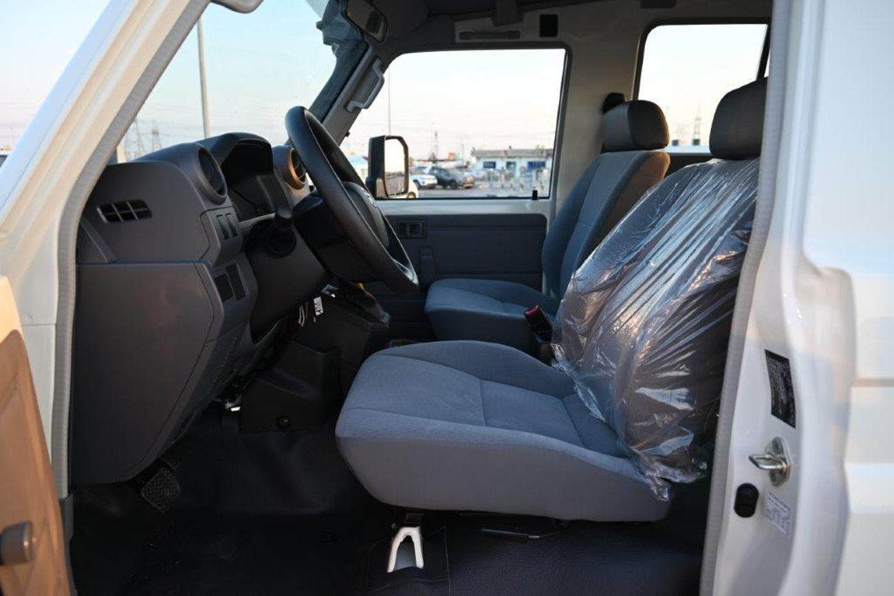 Toyota Land Cruiser 70 78 V6 4.0L 4WD 9-Seater Automatic