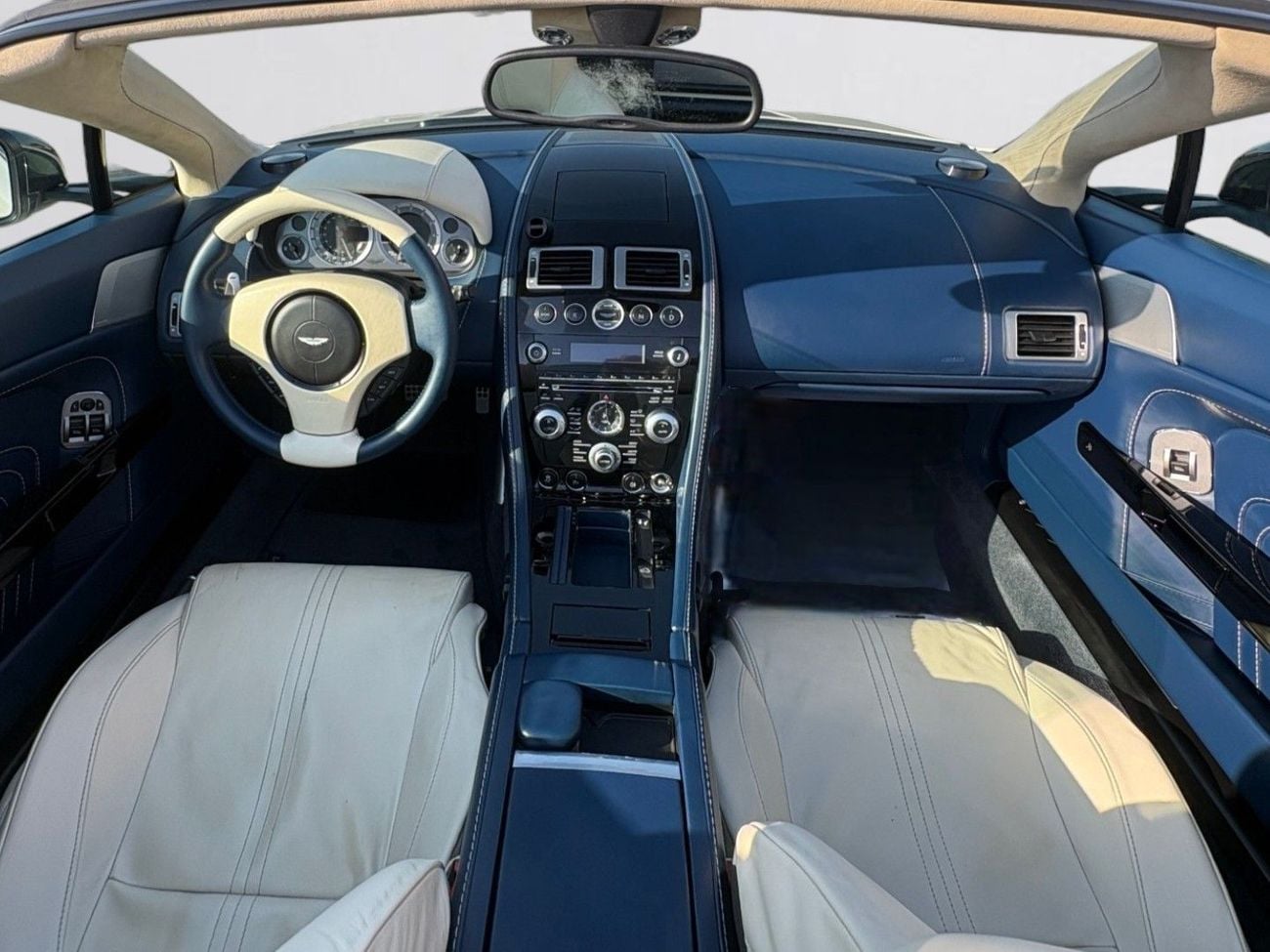 Aston Martin Vantage ASTON MARTIN VANTAGE S Cabriolet | 4.7L V8 | 2014 | GCC SPECS