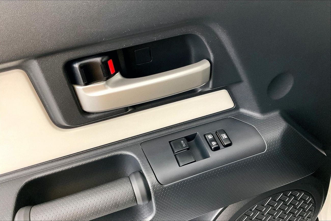 تويوتا يارس SE / E | ضمان مجاني لمدة عام | 0 دفعة أولى