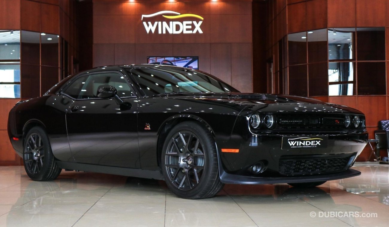 Dodge Challenger 6.4 L HEMI