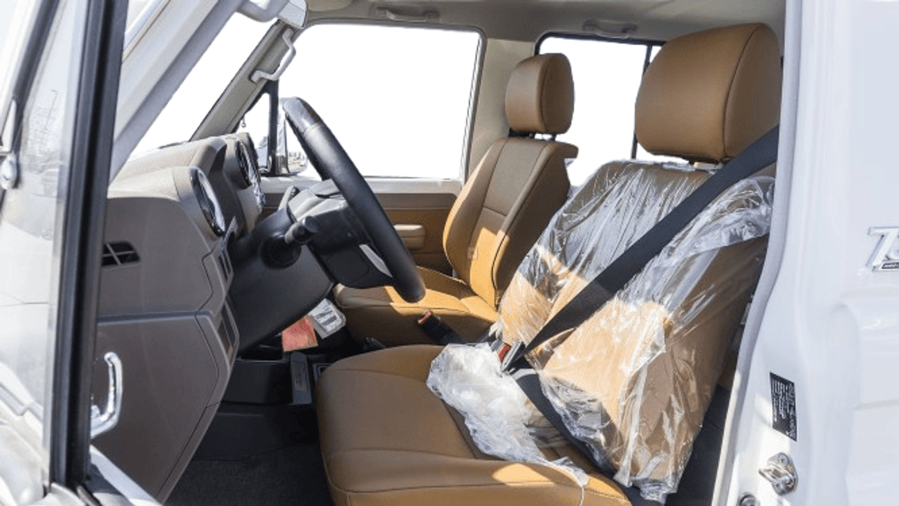 تويوتا لاند كروزر 70 ECTQAT002 - 2025 Toyota LC71 Hardtop 4.0L Petrol Manual - 70th Anniversary – White with Tan Interior
