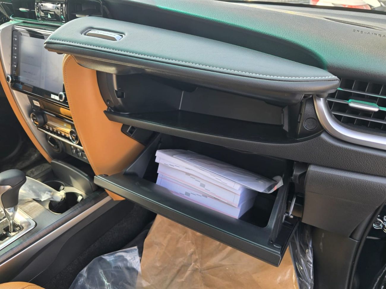 تويوتا فورتونر 4.0L PETROL A/T SR5 V6  7 SEATER