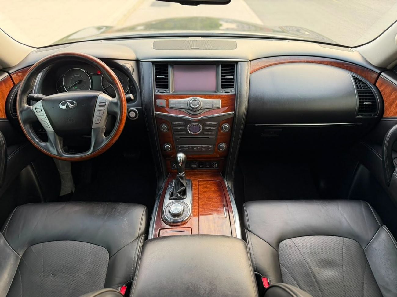 Infiniti QX80 LUXURY