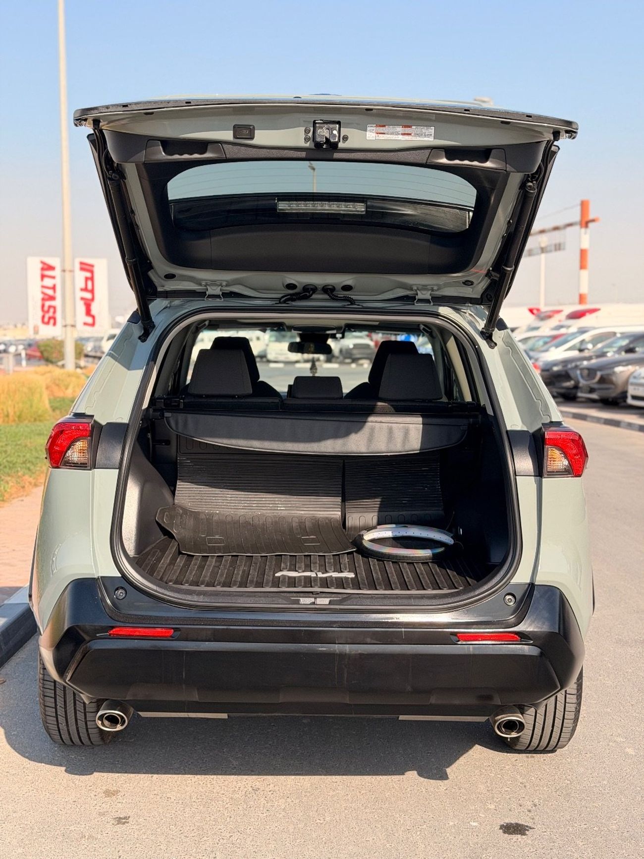 Toyota RAV4 XLE 2.5 L Full option Sunroof, push start