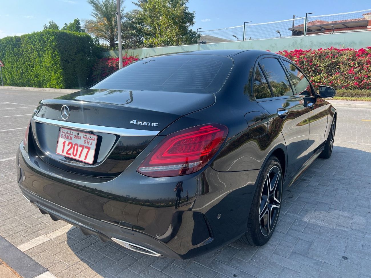 Mercedes-Benz C 300 Premium + 2.0L