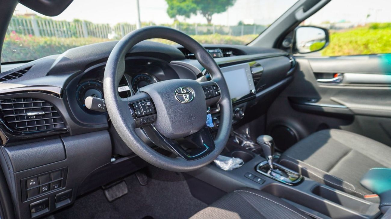 Toyota Hilux ECTAGR007 – 2025 Toyota Hilux Double Cab - Adventure – 4.0L Petrol Auto – White