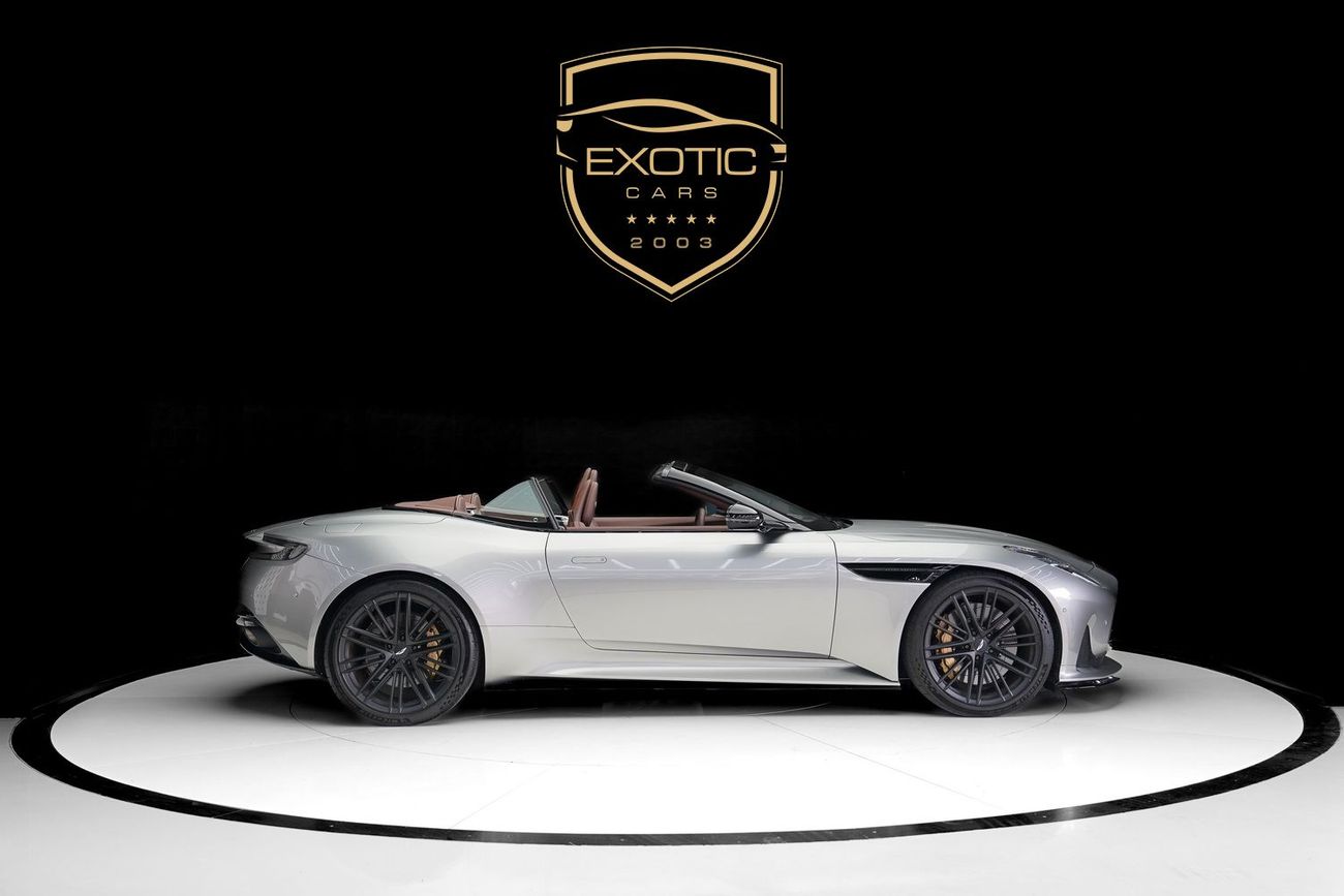 أستون مارتن DB12 VOLANTE