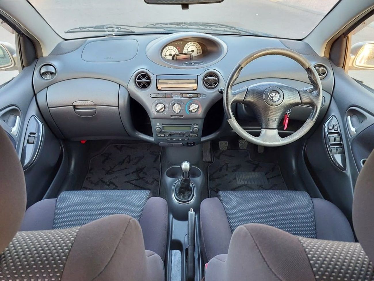 Toyota Yaris TOYOTA VITZ RIGHT HAND DRIVE(PM61356)