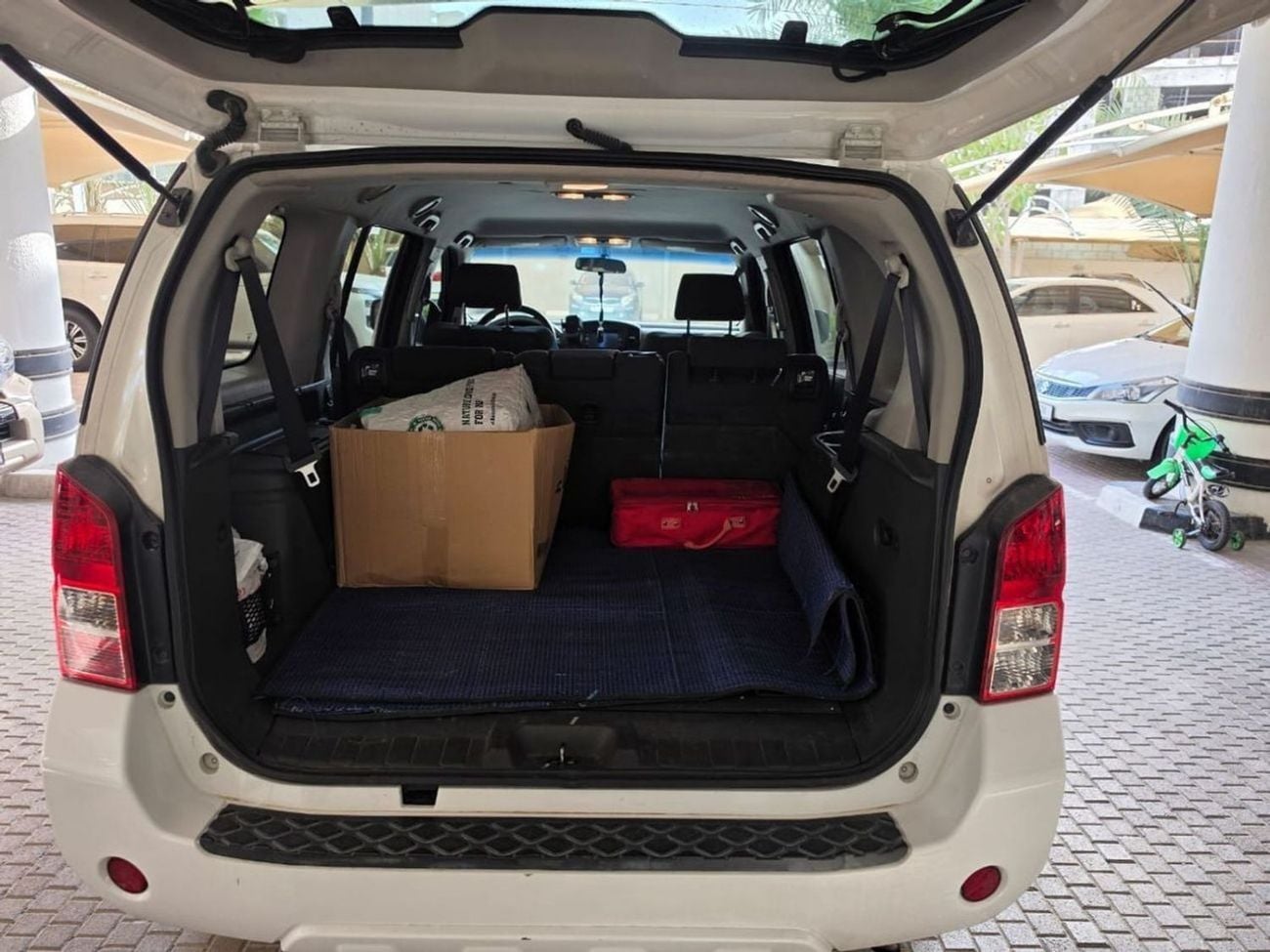 Nissan Pathfinder CLASSIC XE Nissan Pathfinder 2015 GCC specs