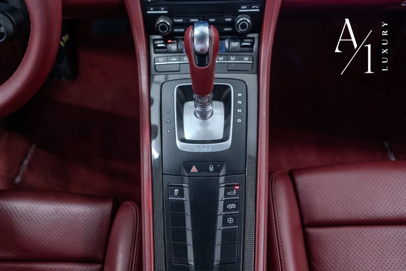 Porsche Cayman 2018 Porsche Cayman, Warranty, Full Service History, Carbon Fiber Package, Sport Chrono Package, GCC