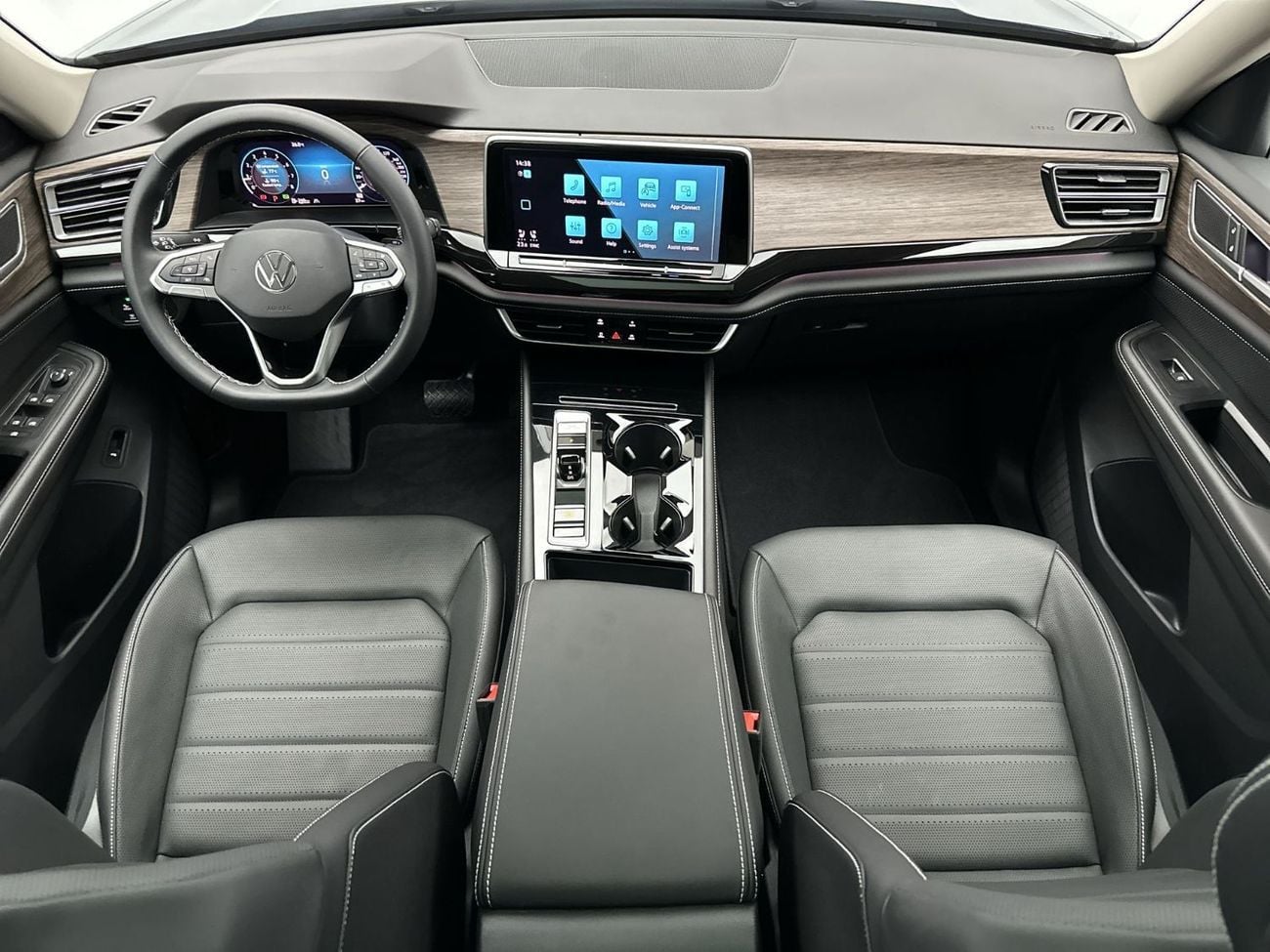 فولكس واجن تيرامونت Comfortline 3.6L Comfortline 2.0 (Ref#53632) - 34,100 AED SAVINGS from New Car