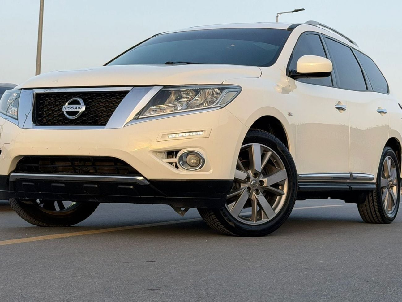 Nissan Pathfinder GCC spec, full options, panoramic sunroof
