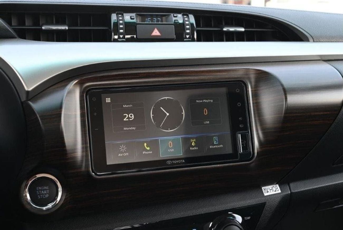 تويوتا هيلوكس 2025 TOYOTA HILUX DOUBLE CAB SR5 2.7L PETROL 4WD 5-SEAT AT