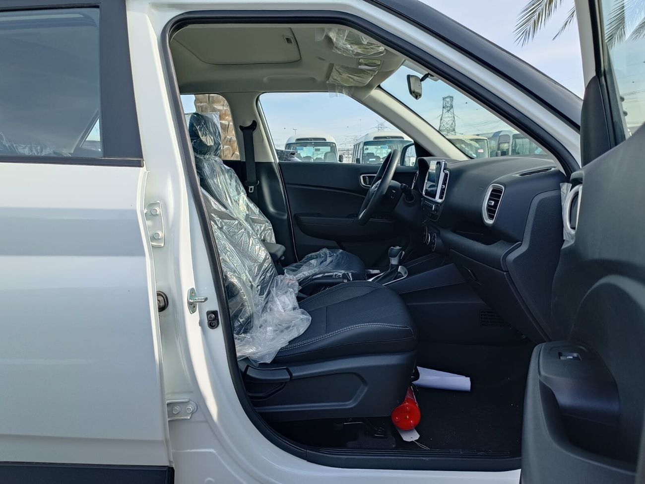 هيونداي فنيو Premier Plus Turbo/ 1.0L V4/ SUNROOF/ FULL OPTION (CODE # VEN10AF)