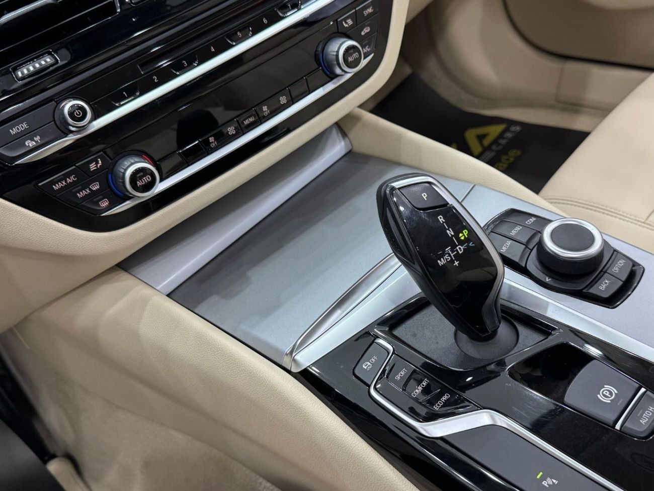 بي أم دبليو 520i Std 2.0L 2020 BMW 520i Executive, 2025 BMW Warranty + Service Pack, Excellent Condition, GCC