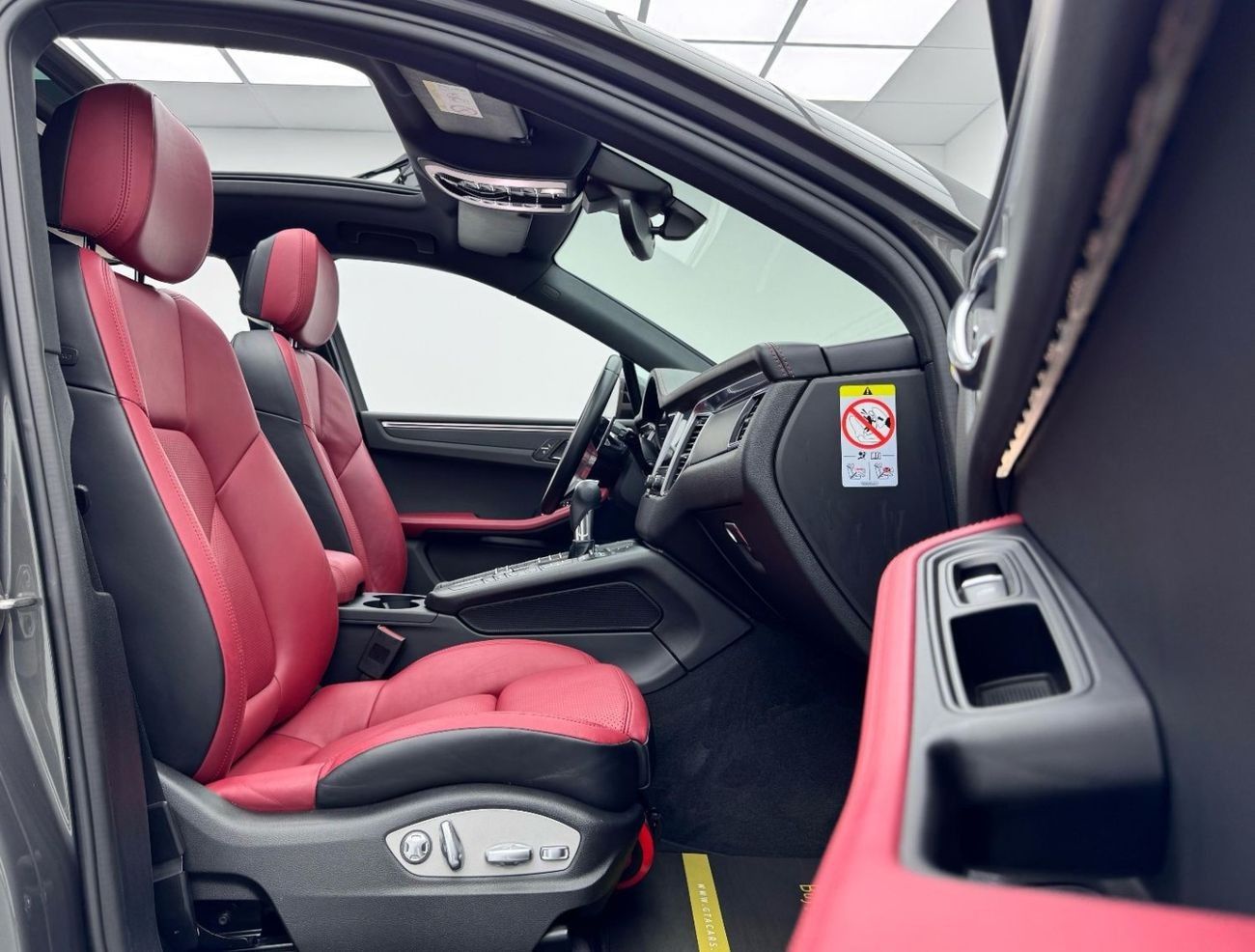 Porsche Macan Std 2.0L (252 HP) 2018 Porsche Macan, 2026 Porsche Warranty, Full Porsche Service History, Full Opti