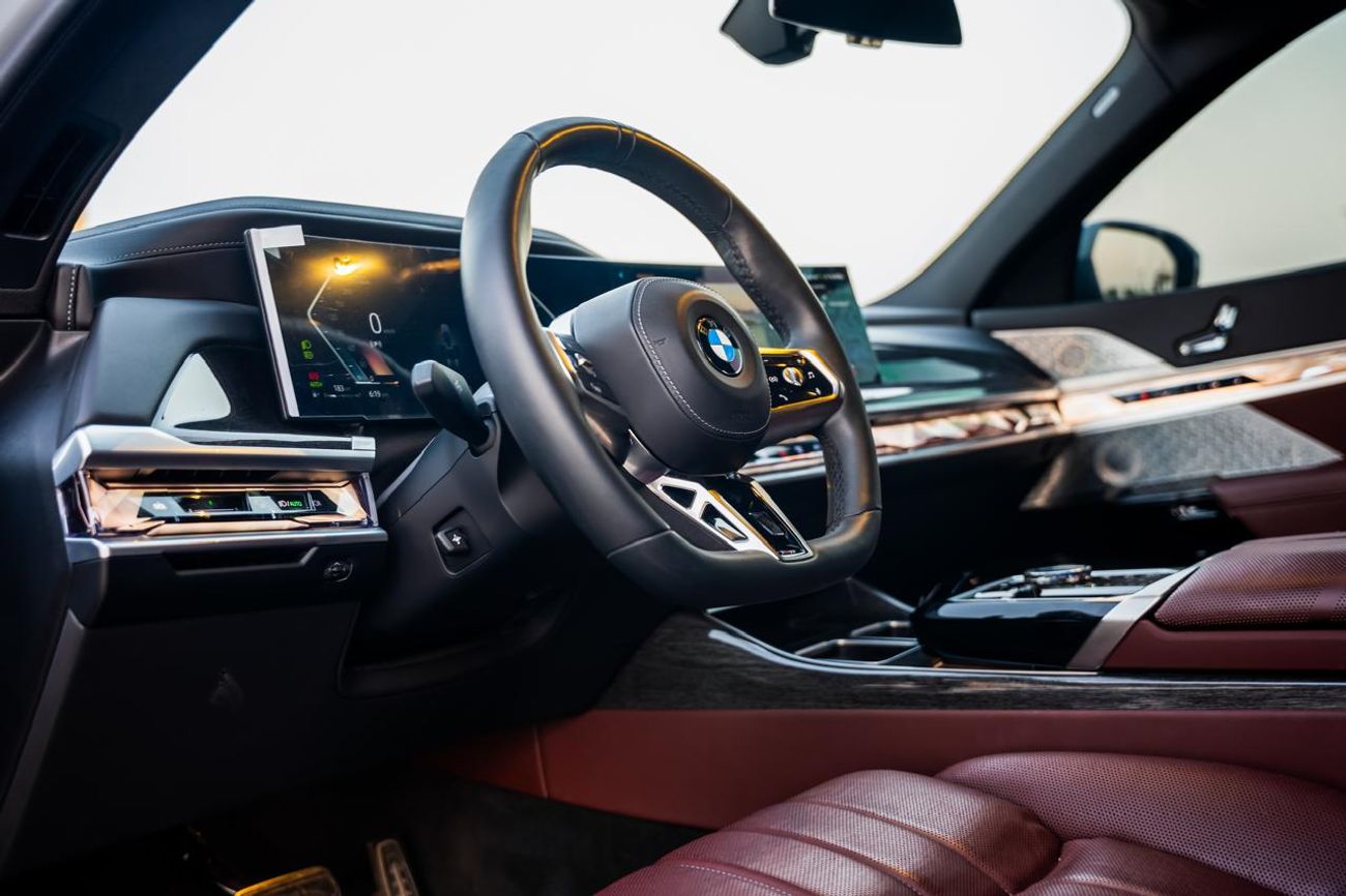 BMW 740i | M Sport Package | GCC Specs | Dealer Warranty & Service Contract till Dec 2027