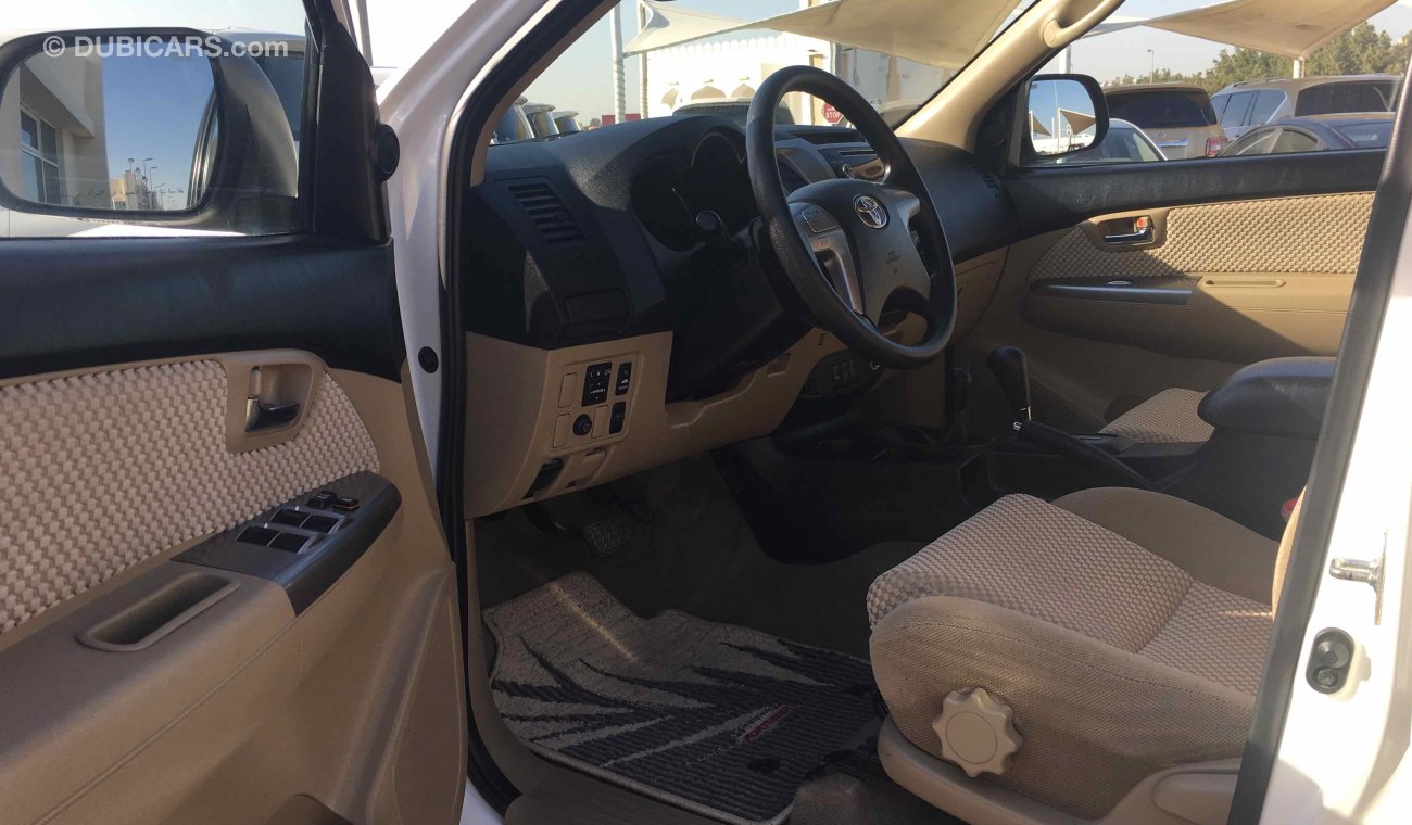 Toyota Fortuner سياره نظيفه جدا بدون حوادث بحاله ممتاذه ضمان شاسيه جير ماكينه