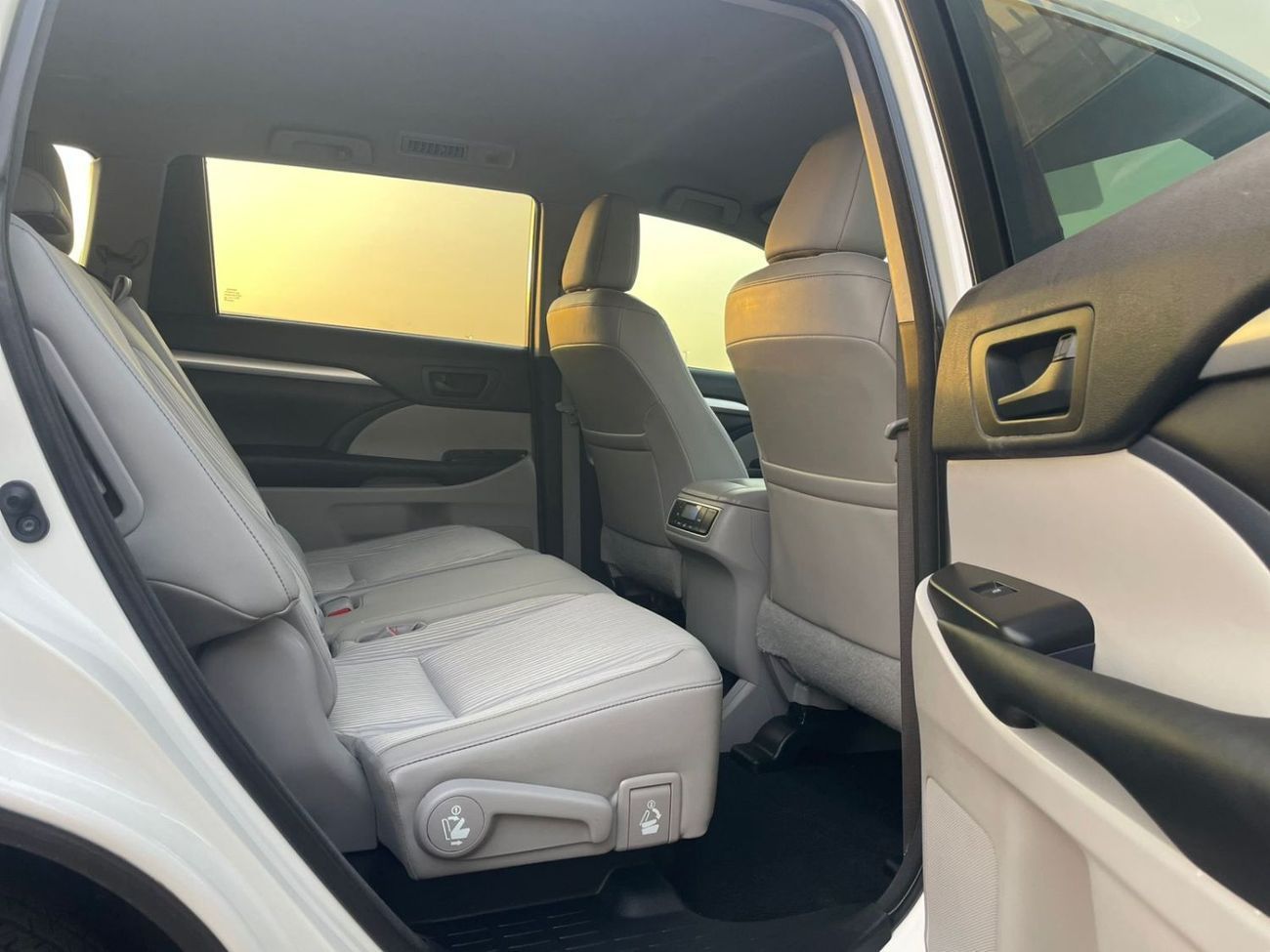 Toyota Highlander 2016 Toyota Highlander LE MidOption+ 3.5L V6 - AWD 4x4 - Side Step - 7 Seater - Trunk Auto -