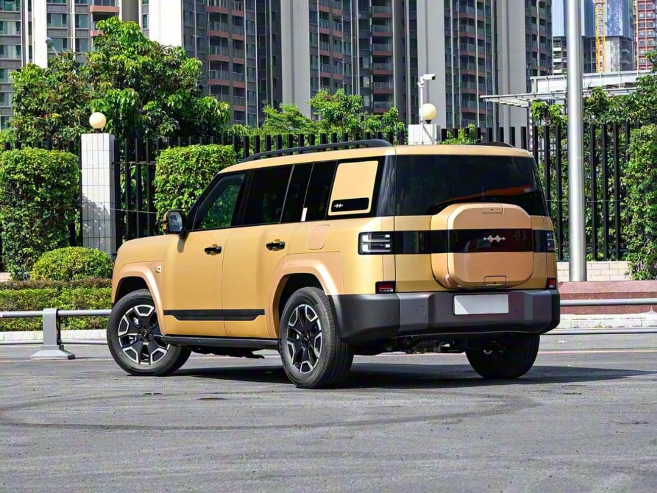 بي واي دي ليوبارد تيتانيوم 7