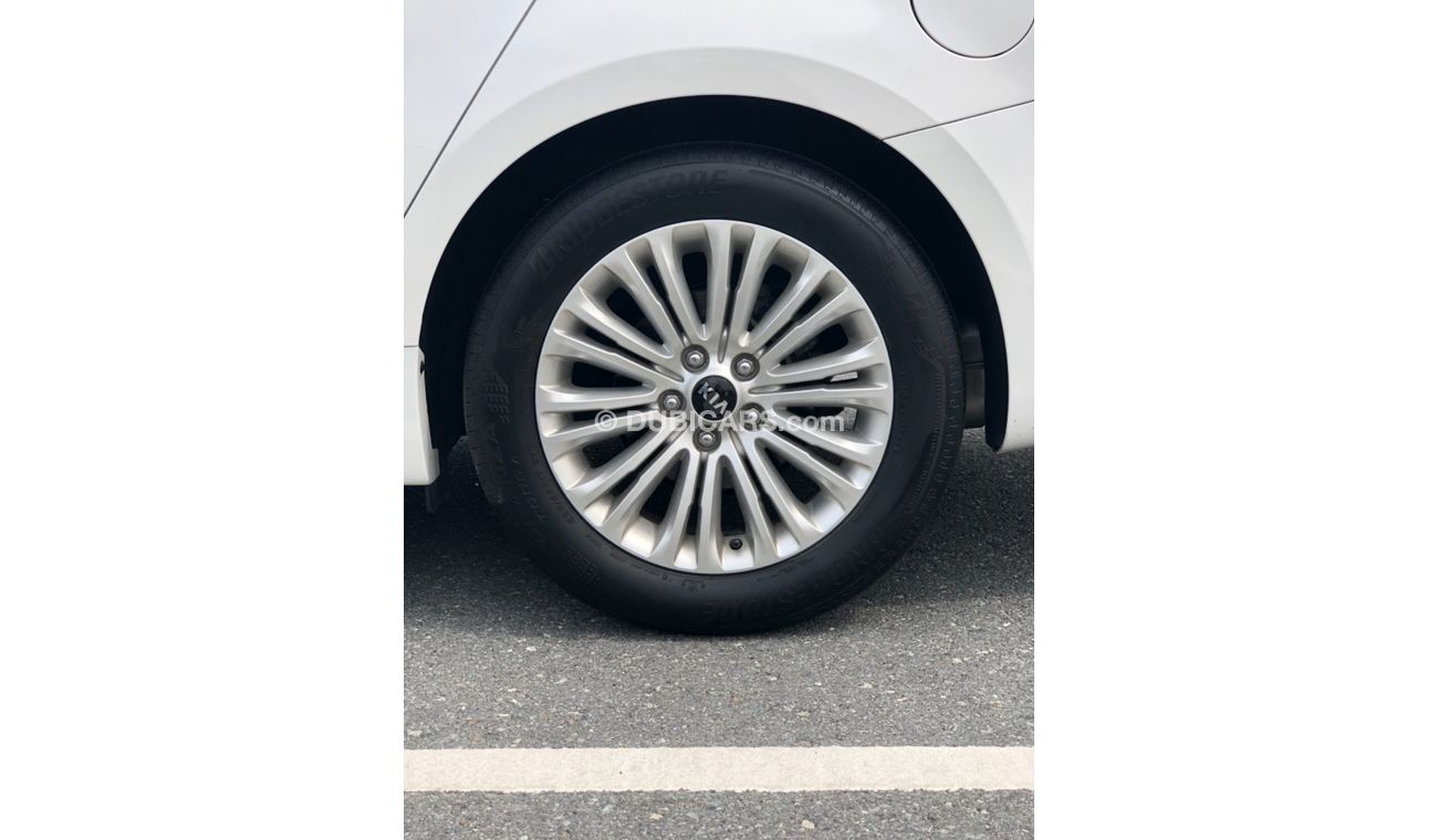 Kia Cadenza EX MODEL 2015 GCC CAR PERFECT CONDITION INSIDE AND OUTSIDE 2keys