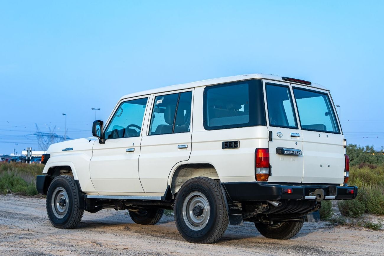 تويوتا لاند كروزر 76 Toyota Land Cruiser 2025 LC76 9-seater 4.2Ldiesel manual 4x4
