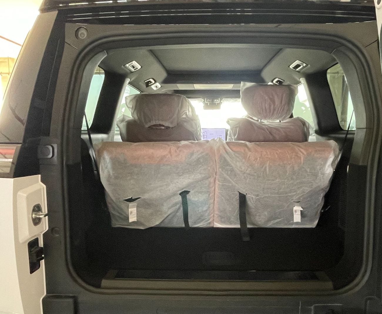 ROX 01 VIP 6 SEATERS 1.5L-4CYL RANGE EXTENDER + DUAL ELECTRIC MOTORS AWD