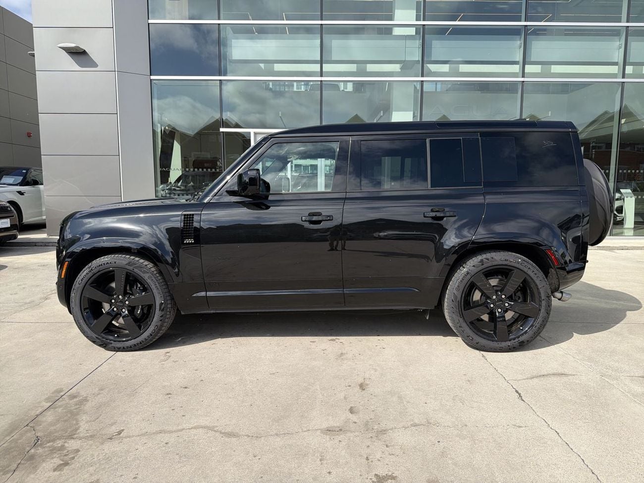 لاند روفر ديفندر 110 P525 V8 Brand New * Export Offer *