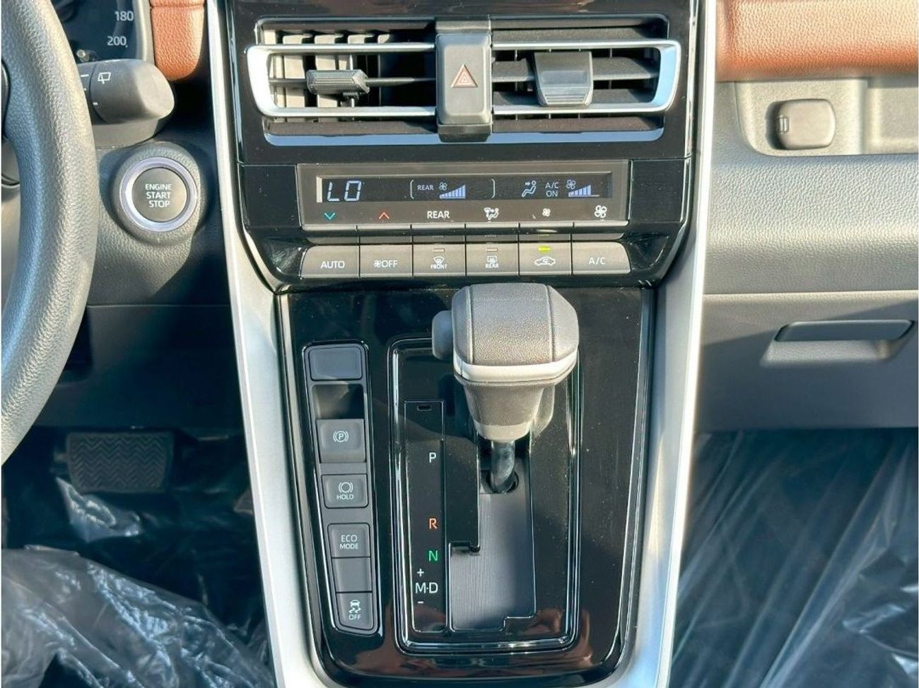 تويوتا إينوفا Toyota Innova 2.0L, FWD Petrol-2.0 L. 2024