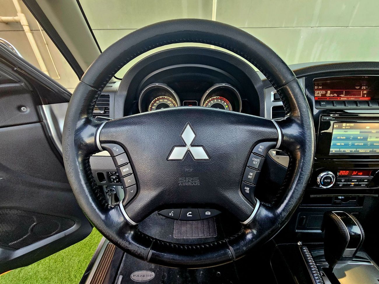 ميتسوبيشي باجيرو GLX / SUNROOF/ LEATHER / ORIGINAL PAINT/ LOW MILEAGE / SINGLE OWNER